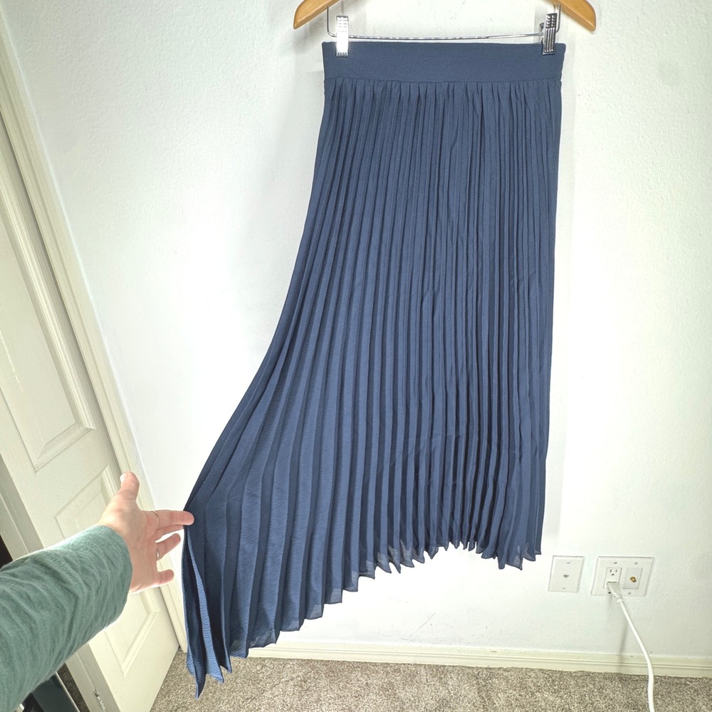 Max Studio London Navy Blue Pleated Maxi Skirt Small NEW Accordion Texture Flowy
